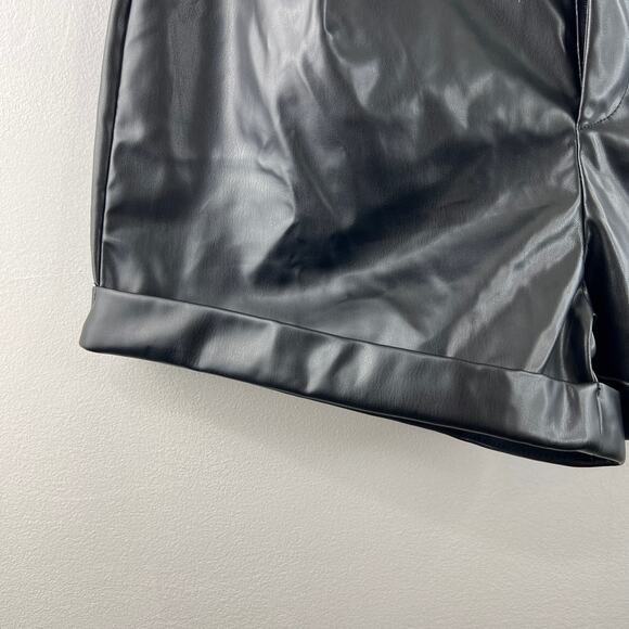 NASTY GAL Black Green Faux Leather Star Detail Roll Hem Shorts Size 8 NWT - Picture 4 of 9